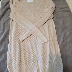 Old Navy Women's V-Neck Sweater in Cream